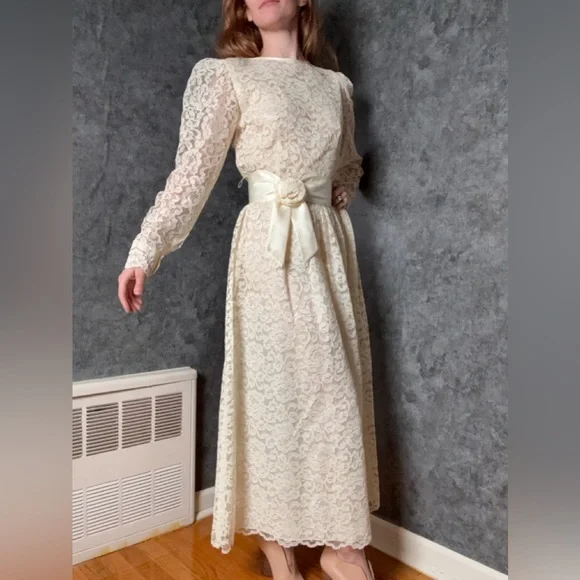 Vintage 1970s Ivory Lace Wedding Dress | Long Sleeve Boho Bridal Gown | XS–S - Picture 2 of 3
